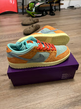 Load image into Gallery viewer, Nike SB Dunk Low Orange Emerald Rise
